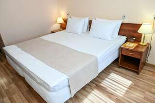 Гостиница Лапландия Мончегорск Стандартный номер с кроватью размера «king-size»-2